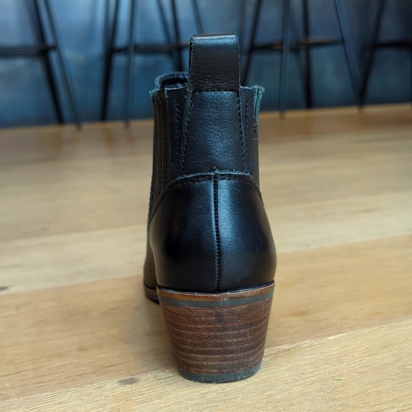 Lucky brand leather Chelsea boots. Size 7 - Picture 3 of 4